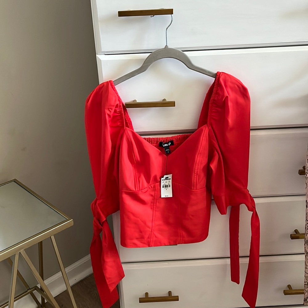 Express top orangey red